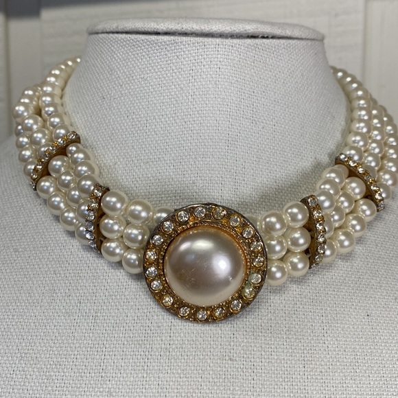 Jewelry - Beautiful vintage pearl bead rhinestone choker necklace